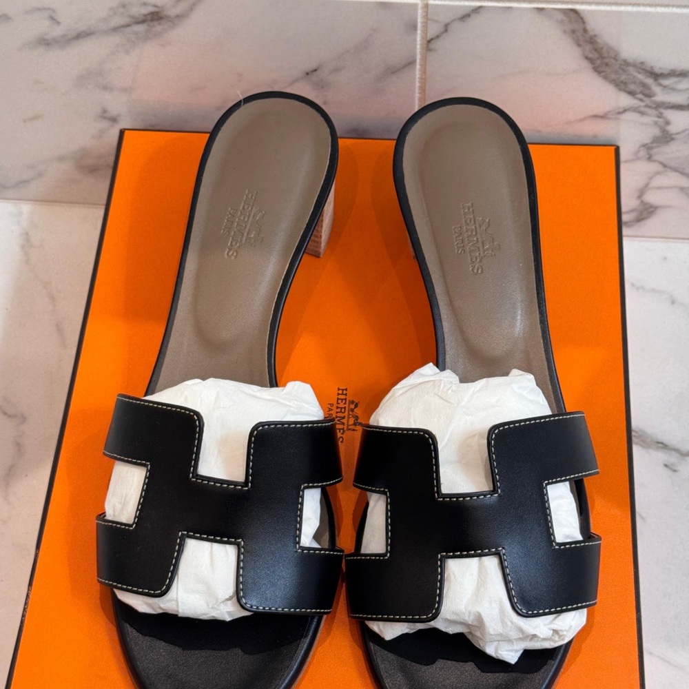 Black Oasis Hermès Leather Women's Sandals